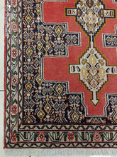 Charger l&#39;image dans la galerie, Tapis Kurdistan tissé main n°115_115×75
