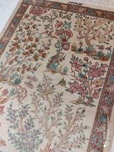 Charger l'image dans la galerie, Tapis Ghom soie tissé main n°15235_115×75
