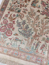 Charger l'image dans la galerie, Tapis Ghom soie tissé main n°15235_115×75
