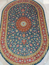 Charger l'image dans la galerie, Tapis ovale Ghom soie noué main n°18585_116×74
