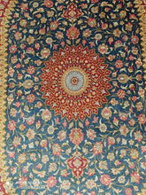 Charger l'image dans la galerie, Tapis ovale Ghom soie noué main n°18585_116×74
