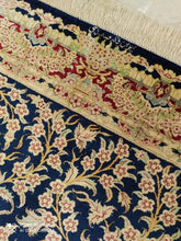 Charger l'image dans la galerie, Tapis Ghom soie noué main n°16903_116×81
