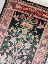 Charger l&#39;image dans la galerie, Tapis Ghom soie noué main n°18197_117×78
