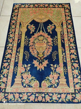 Charger l'image dans la galerie, Tapis Ghom soie fait main n°19970_120×80
