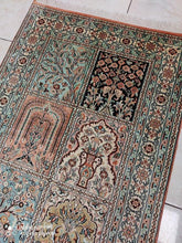 Charger l'image dans la galerie, Tapis Cachemire soie noué main n°46_120×80
