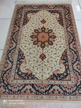Charger l'image dans la galerie, Tapis Ghom soie noué main n°16933_123×80
