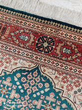 Charger l'image dans la galerie, Tapis Ghom soie tissé main n°18190_123×80
