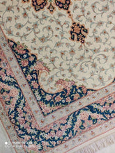 Charger l'image dans la galerie, Tapis Ghom soie noué main n°16933_123×80
