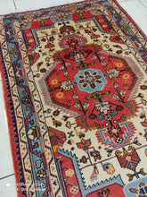 Charger l&#39;image dans la galerie, Tapis Nahavand fait main n°18434_132×90
