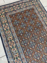 Charger l&#39;image dans la galerie, Tapis Moud tissé main n°8855_138×78
