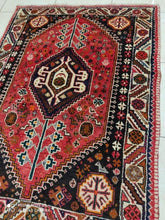 Charger l&#39;image dans la galerie, Tapis Ghachghai noué main n°8380_145×106
