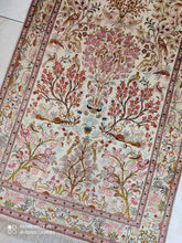 Charger l'image dans la galerie, Tapis Ghom soie tissé main n°19480_150×100
