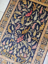 Charger l'image dans la galerie, Tapis Ghom soie tissé main n°16938_150×100
