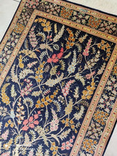 Charger l'image dans la galerie, Tapis Ghom soie tissé main n°16938_150×100
