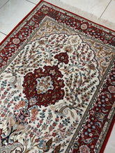 Charger l&#39;image dans la galerie, Tapis Ispahan fait main n°17849_150×108
