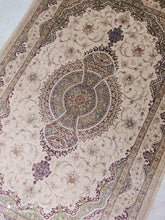 Charger l'image dans la galerie, Tapis Ghom soie tissé main n°16972_150×95
