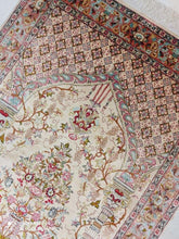 Charger l'image dans la galerie, Tapis Ghom soie noué main n°18214_150×98
