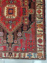 Charger l'image dans la galerie, Tapis Nahavand tissé main n°13852_151×110
