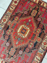 Charger l'image dans la galerie, Tapis Nahavand tissé main n°13852_151×110
