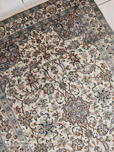 Charger l&#39;image dans la galerie, Tapis Cachemire soie tissé main n°57_156×100
