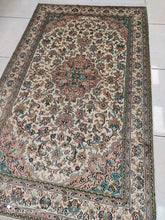Charger l'image dans la galerie, Tapis Cachemire soie noué main n°65_156×95
