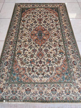 Charger l&#39;image dans la galerie, Tapis Cachemire soie tissé main n°55_157×92
