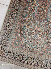 Charger l'image dans la galerie, Tapis Cachemire soie noué main n°37_158×93

