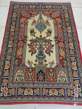 Charger l&#39;image dans la galerie, Tapis Ghom noué main n°18929_160×108

