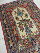 Charger l&#39;image dans la galerie, Tapis Ghom noué main n°18929_160×108
