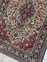 Charger l&#39;image dans la galerie, Tapis Ghom fait main n°2027_165×105
