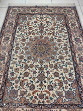 Charger l&#39;image dans la galerie, Tapis Ispahan fait main n°650_165×117
