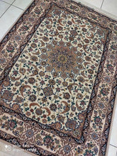 Charger l&#39;image dans la galerie, Tapis Ispahan fait main n°650_165×117
