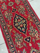 Charger l'image dans la galerie, Tapis Ghom noué main n°19336_173×55
