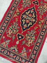 Charger l'image dans la galerie, Tapis Ghom noué main n°19336_173×55
