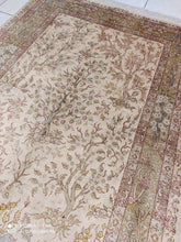 Charger l&#39;image dans la galerie, Tapis Ghom soie tissé main n°18243_182×122
