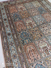 Charger l&#39;image dans la galerie, Tapis Cachemire soie noué main n°69581_186×122
