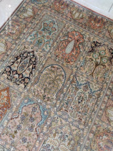 Charger l&#39;image dans la galerie, Tapis Cachemire soie noué main n°21_186×123
