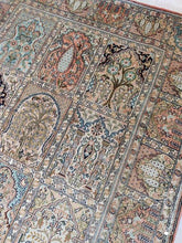 Charger l&#39;image dans la galerie, Tapis Cachemire soie noué main n°21_186×123
