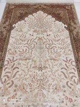 Charger l'image dans la galerie, TAPIS HEREKE soie tissé main n°2000_186×126
