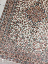 Charger l&#39;image dans la galerie, Tapis Cachemire soie noué main n°205_186×126
