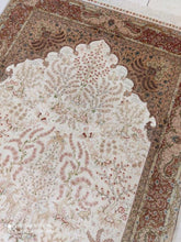 Charger l'image dans la galerie, TAPIS HEREKE soie tissé main n°2000_186×126
