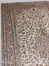 Charger l&#39;image dans la galerie, Tapis Cachemire soie noué main n°205_186×126
