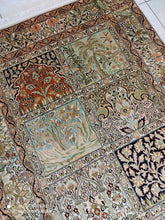 Charger l'image dans la galerie, Tapis Cachemire soie noué main n°25_188×123

