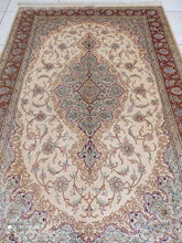 Charger l&#39;image dans la galerie, Tapis Ghom soie tissé main n°11699_195×135
