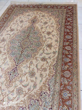 Charger l&#39;image dans la galerie, Tapis Ghom soie tissé main n°11699_195×135
