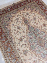 Charger l&#39;image dans la galerie, Tapis Ghom soie tissé main n°11699_195×135
