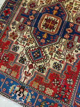 Charger l&#39;image dans la galerie, Tapis Nahavand tissé main n°9315_195×138
