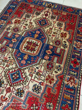 Charger l&#39;image dans la galerie, Tapis Nahavand tissé main n°9315_195×138
