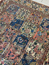 Charger l'image dans la galerie, Tapis Bakhtiar  fait main n°3592_198×139
