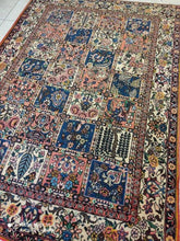 Charger l'image dans la galerie, Tapis Bakhtiar  fait main n°3592_198×139

